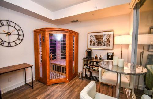Innisfil Apartment | Sauna*King Bed*Fireplace*SmartTV