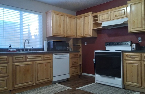 Nibley House | SAUNA & King Bed near Logan, USU & Firefly Park
