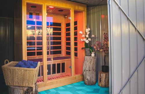 St Leonards House | Sauna, King Beds, Tranquility Base Fun Large Home