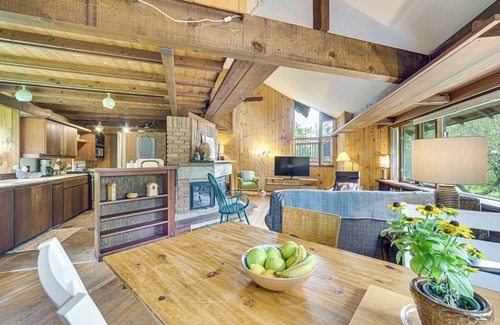 Sand Creek Cabin | Sauna & Porch: 'Writer's Croft of Otter Creek' Gem