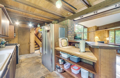 Sand Creek Cabin | Sauna & Porch: 'Writer's Croft of Otter Creek' Gem