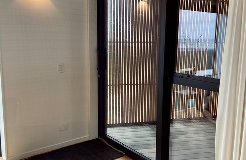 Warea House | Sauna, seafront, and architecture steps away from the Tasman Sea