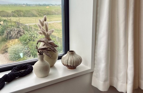 Warea House | Sauna, seafront, and architecture steps away from the Tasman Sea
