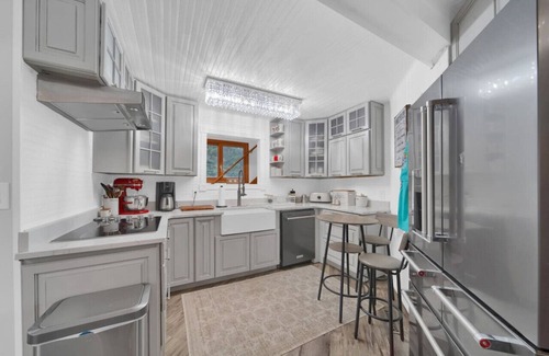 Richmondville House | Sauna & Sun: Grandview Beachfront Haven!