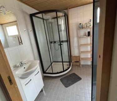 Karhula Apartment | Saunallinen iso omakotitalo