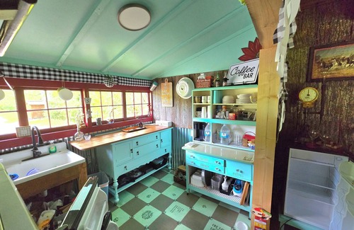 Gamewell Cabin | Saunders Cabin Wifi. Creek w/fire pit, cornhole, ax board, horseshoes. big field