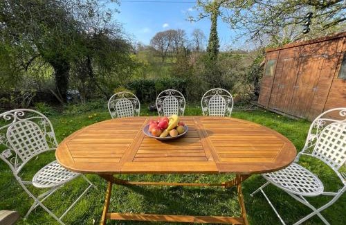 Christchurch House | Sausage Cottage in Oakford Village 4 Bed Garden Local Pub