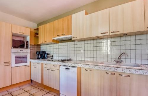 Sauveterre-la-Lemance House | Sauveterre Pool Escape