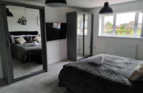 Leicester House | SAV 5 Bed Luxury Detached House in Leicester
