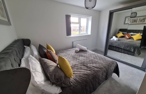 Leicester House | SAV 5bedroom Executive detached house in Leicester