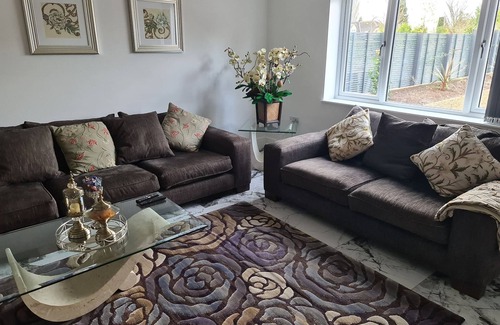 Leicester House | SAV 5bedroom Executive detached house in Leicester