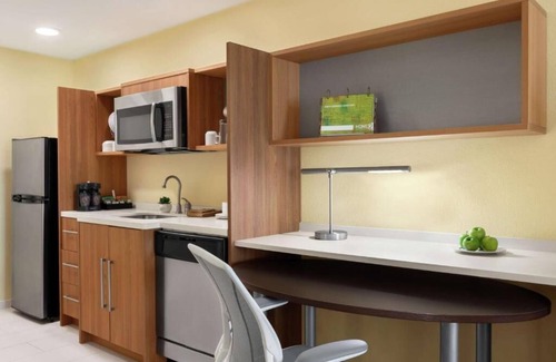 Pooler Hotel | Savannah Bliss Awaits! Kitchen, Onsite Pool, Free Breakfast, Pets Allowed