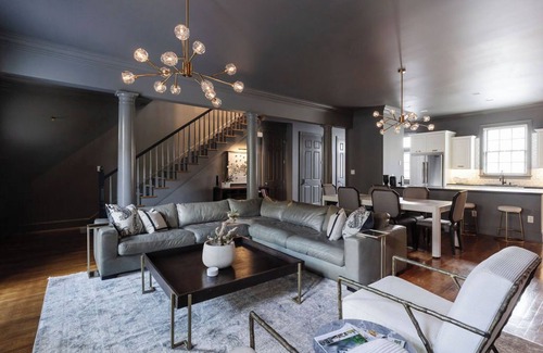 Historic Downtown Savannah House | Savannah Charm Walk to Forsyth Park & Chatham Square