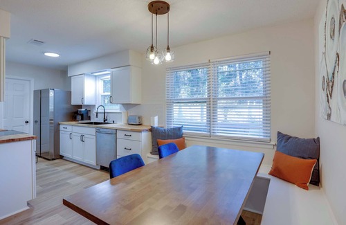Savannah House | Savannah Escape~Hot Tub, Dog Friendly, Wifi & W/D