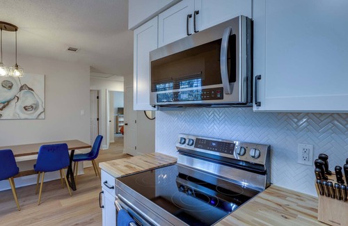 Savannah House | Savannah Escape~Hot Tub, Dog Friendly, Wifi & W/D