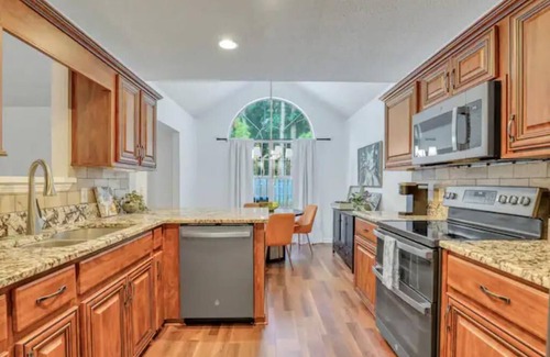 Savannah House | Savannah Jazz Fest Getaway Pool + Game Room + Fire Pit