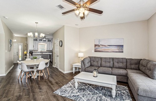 Navarre House | Save 10% on 3+ Nights, Book by Oct 31!