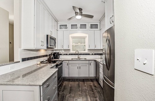 Navarre House | Save 10% on 3+ Nights, Book by Oct 31!