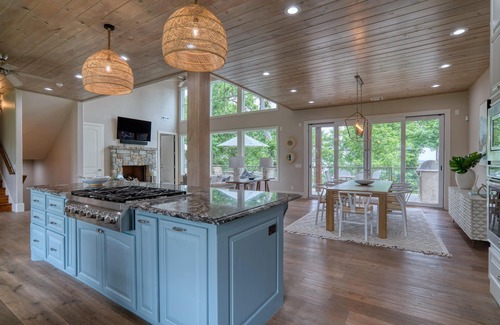 Vinita House | Save 15% Off 4 Night Stay! Amazing Waterfall/Lake Views! Pool, Dock!