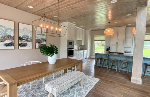 Vinita House | Save 15% Off 4 Night Stay! Amazing Waterfall/Lake Views! Pool, Dock!