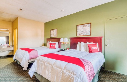 Grenada Hotel | Save on Stay w/Dining Options Nearby + Queen Beds & Essentials in Room