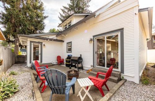 Fort Grounds House | Save With Weekly Stays 3 Bedroom House Across From North Idaho College