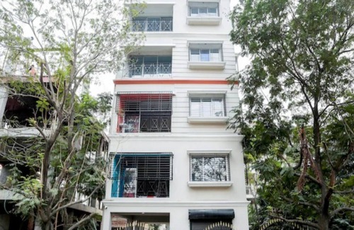 New Town Apartment | Saver Rooms with amenities near biswa bangla gate and kolkata airport