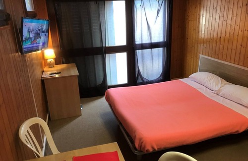 Saint-Julien-en-Genevois Hotel | SAVOIE HOTEL * * * AT THE GATES OF GENEVA
