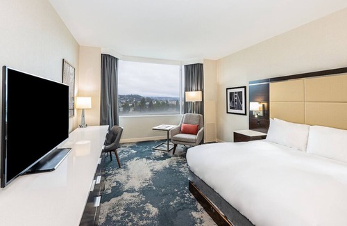 Redwood Shores House | Savor An Exhilarating Experience! Water View, Pet-friendly Property w/Pool