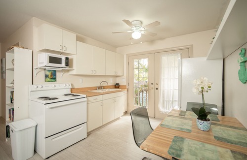 Hudson Bayou Apartment | Savor Sarasota's Summer: Best restaurents, Top Beach in US!