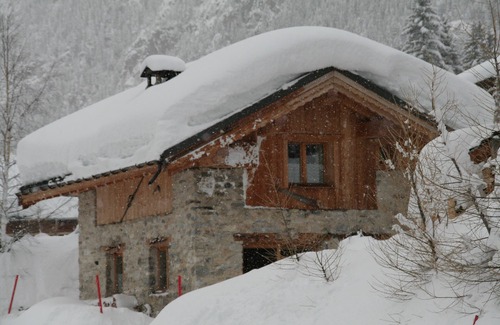 Pralognan-la-Vanoise Ski Chalet | SAVOYARD CHALET located in a village