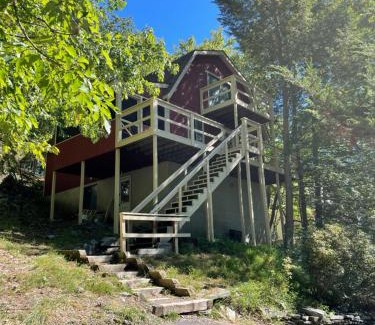 Bushkill Ski Chalet | Saw Creek Cabin - Regent Hilltop