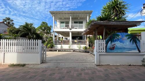 Koh Lan House | Sawaddeethaweesuk At Kohlarn