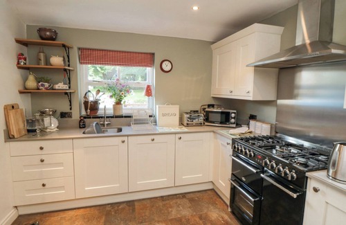 Potter Brompton Cottage | SAWDON HEIGHTS, family friendly, country holiday cottage in Sawdon