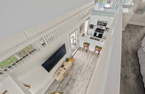 Crystal River House | Sawgrass Oasis Poolside, Waterfront Condo