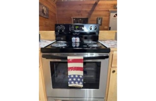 Keslers Cross Lanes Cabin | Sawmill Retreat located near Summersville Lake/Gauley River with hot tub