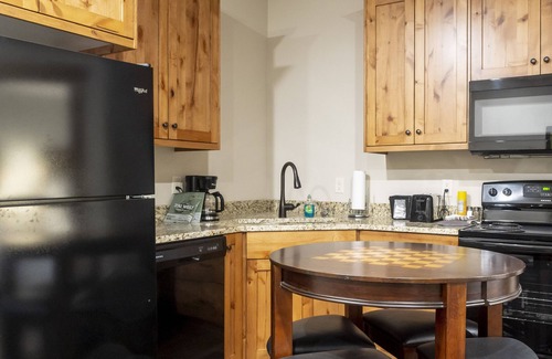 Island Park Hotel | Sawtelle Mountain Resort