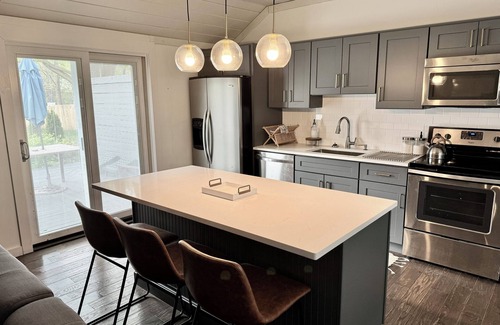 Sawyer House | Sawyer House, Sleeps 5, close to Warren Dunes, beaches and great restaurants!