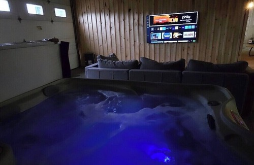 Sodus House | Sawyers Barn dominium w/Hot tub
