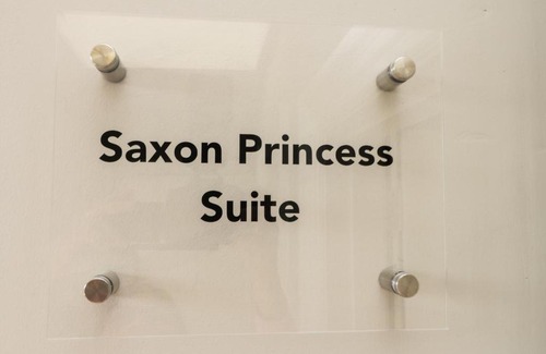 Loftus Apartment | Saxon Princess Suite