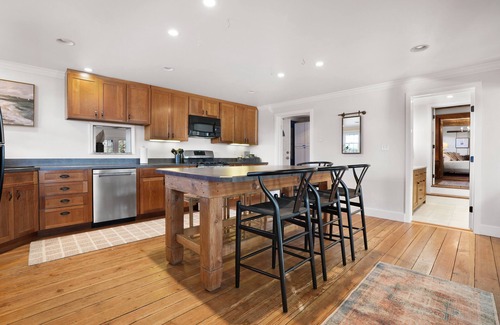 Warwick House | Saybrook Hall | Pickleball + Pool + Hot Tub