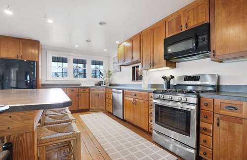Warwick House | Saybrook Hall | Pickleball + Pool + Hot Tub
