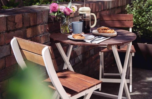 Sandy Bay Apartment | Sayer Gardens Apartment with access to rental car