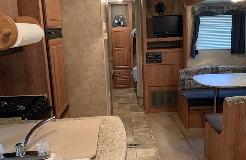 Pottsboro RV Rental | SAYKM GLAMPING, 2 bedroom RV less than 5 min to beach and boat ramp