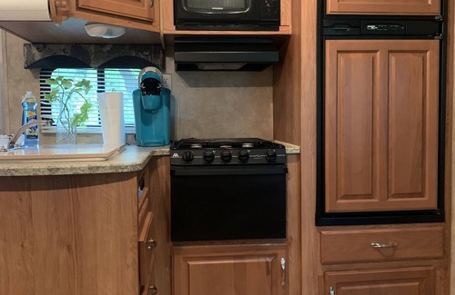 Pottsboro RV Rental | SAYKM GLAMPING, 2 bedroom RV less than 5 min to beach and boat ramp