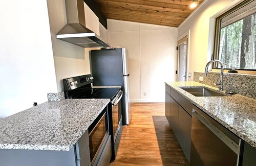 Williamsburg House | Sayler Park Cottage 30 DAY RENTAL MINIMUM