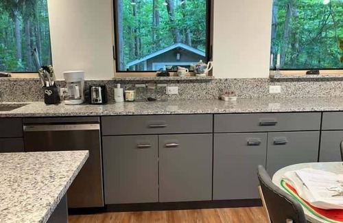 Williamsburg House | Sayler Park Cottage 30 DAY RENTAL MINIMUM