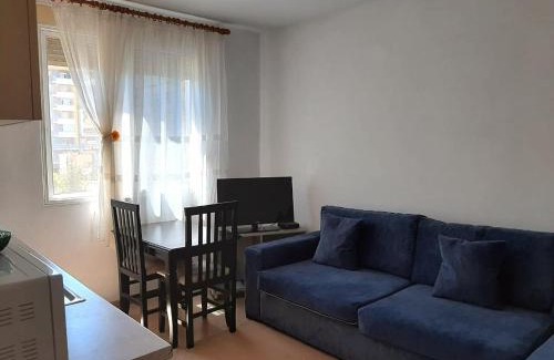 Mbrostar-Urë House | Sazani's Place