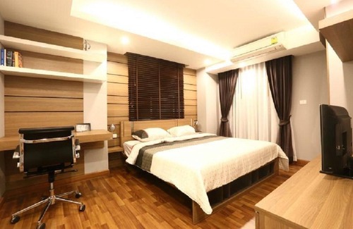 Khlong Toei Condo | SB Home 2BR Apartment 82spm, Sukhumvit/WIFI/TV/BIG POOL/BTS