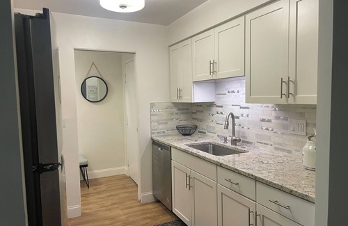 Upper East Condo | SB Mission Garden Getaway
